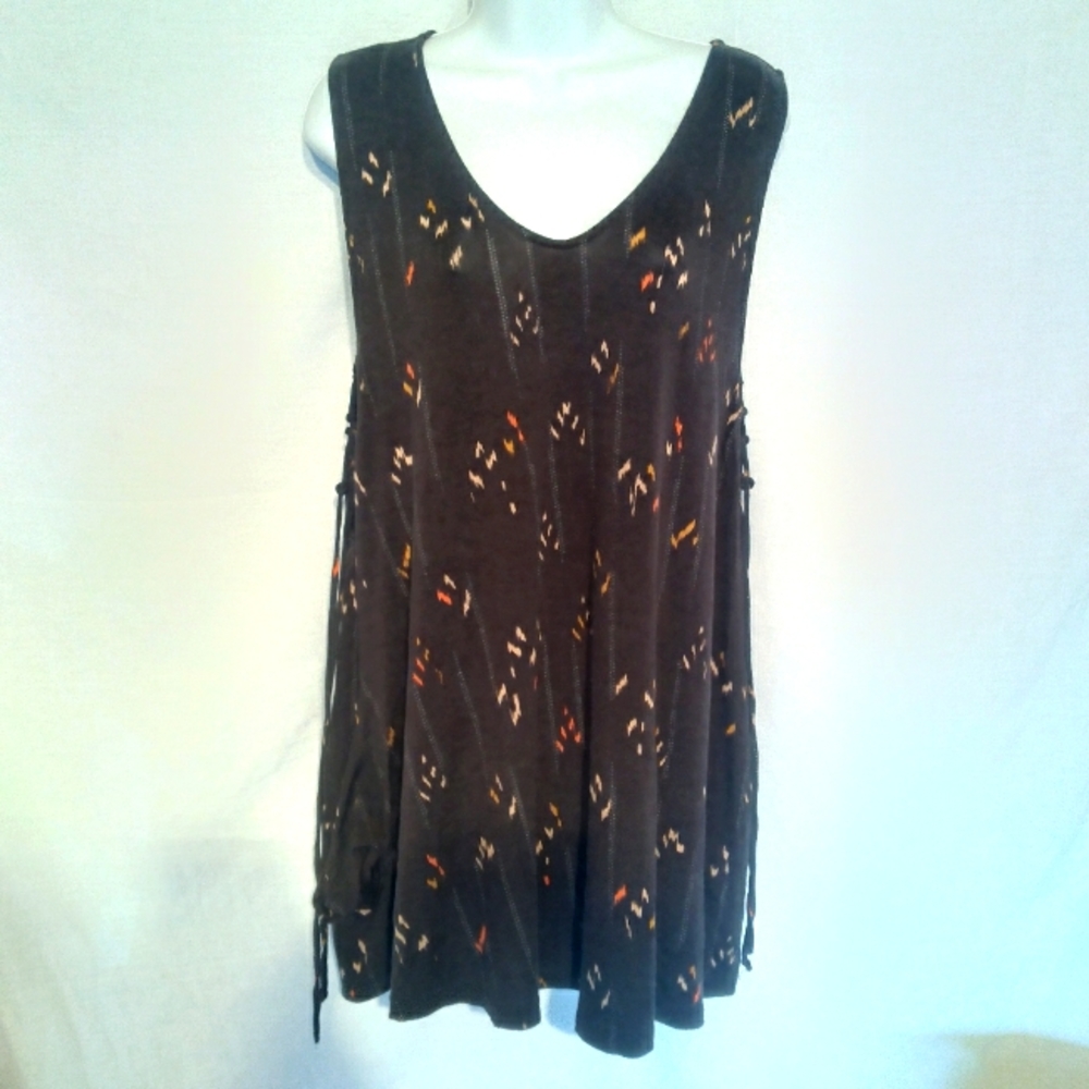 Lucylove sleeveless tunic top